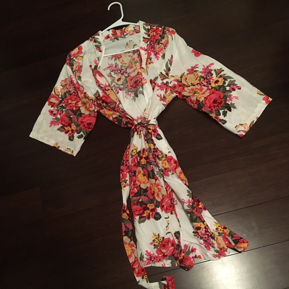 5 floral bridesmaids robes! Never worn!